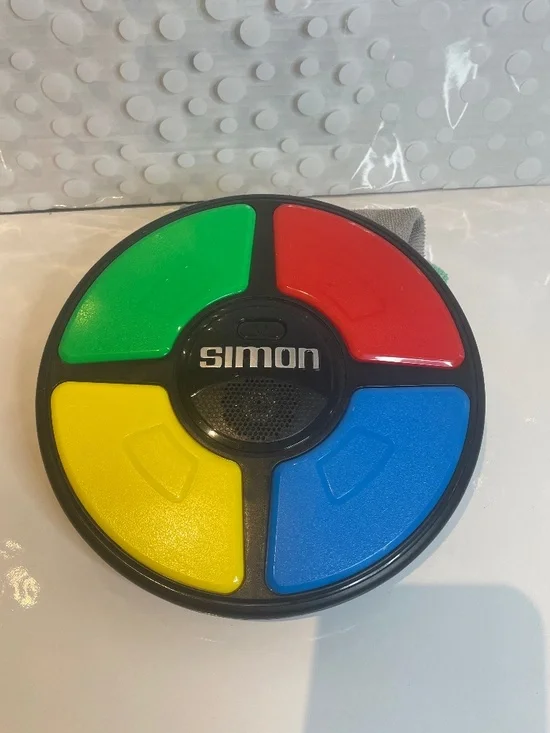Simon electronic game - Picture 1 of 6